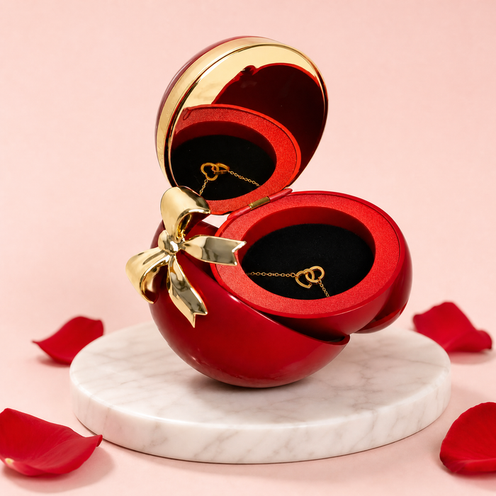 Rose éternelle en coffret globe – Collier double cœur avec gravure personnalisée